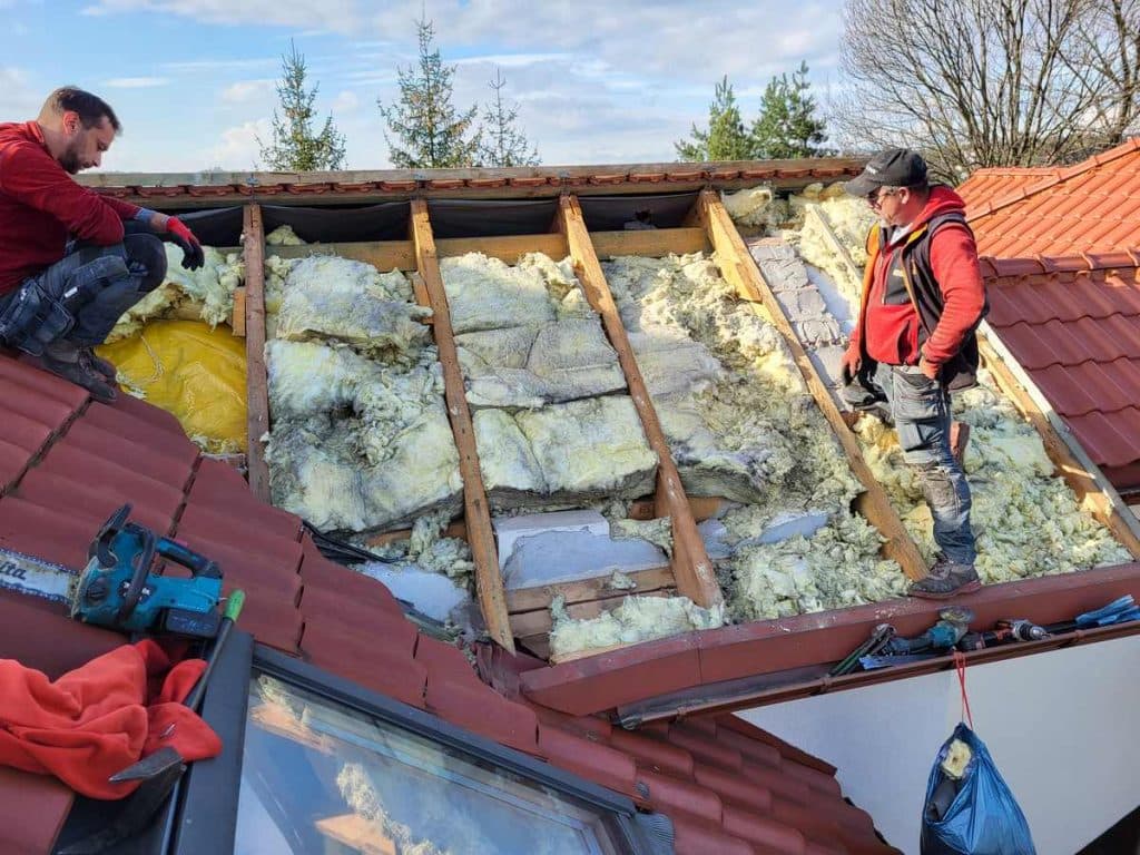 https://franc-deker.pl/naprawa-dachu-po-kunie-jak-uniknac-szkod/